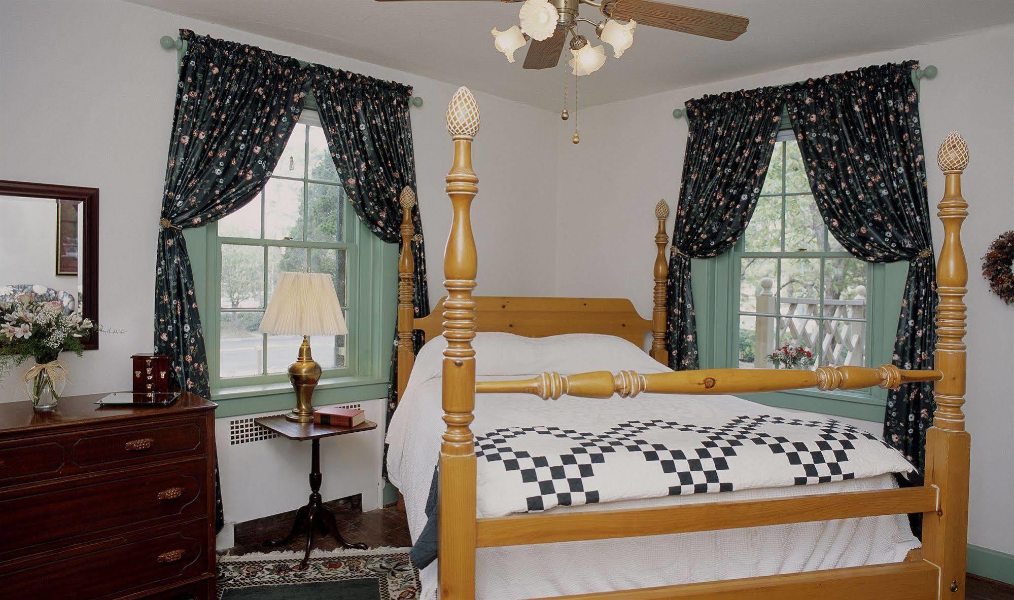 Cedars Of Williamsburg Bed & Breakfast Exterior foto